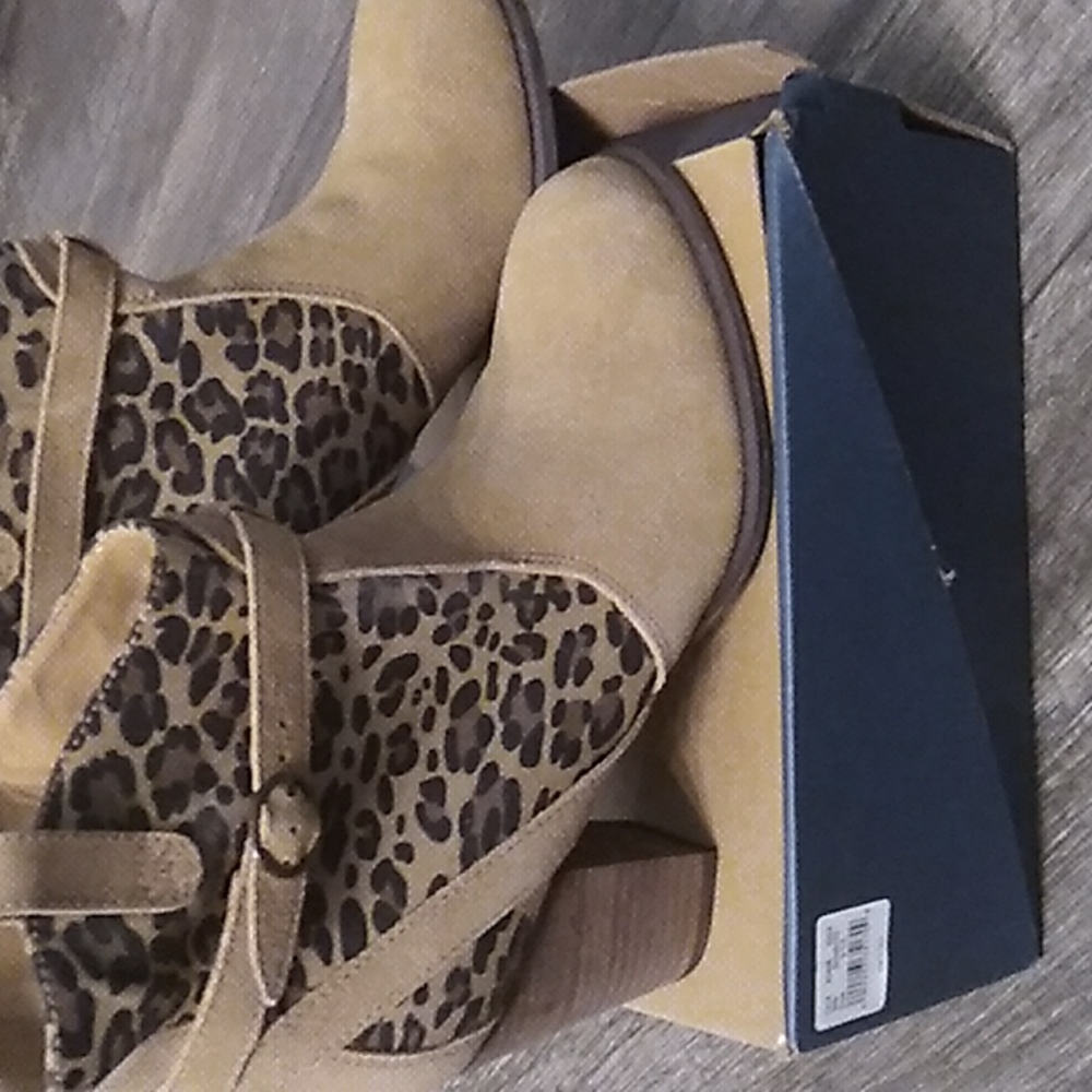 Tan/ leapord booties - Picture 8 of 10
